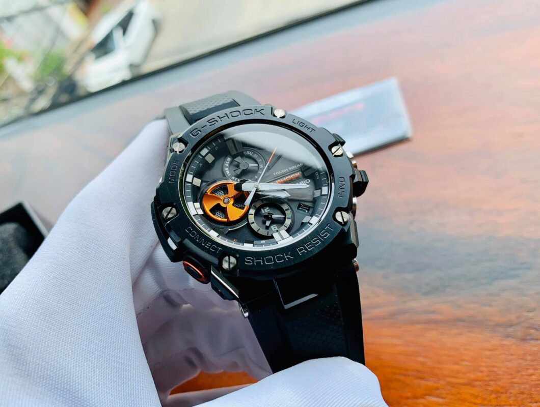 GST-B100B-1A4 sở hữu màu sắc mới nhất của phiên bản G-Shock G-STEEL