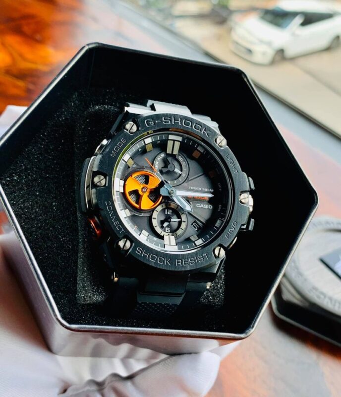  GST-B100B-1A4 sở hữu màu sắc mới nhất của phiên bản G-Shock G-STEEL