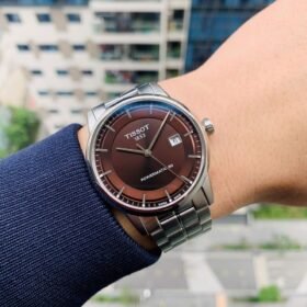 Tissot Luxury Powermatic 80 T086.407.11.291.00 (T0864071129100) là một mẫu  đồng hồ cơ khí thuộc bộ sưu tập T-Classic của Tissot - Benwatchs chuyên  cung cấp đồng hồ chính hãng giá tốt