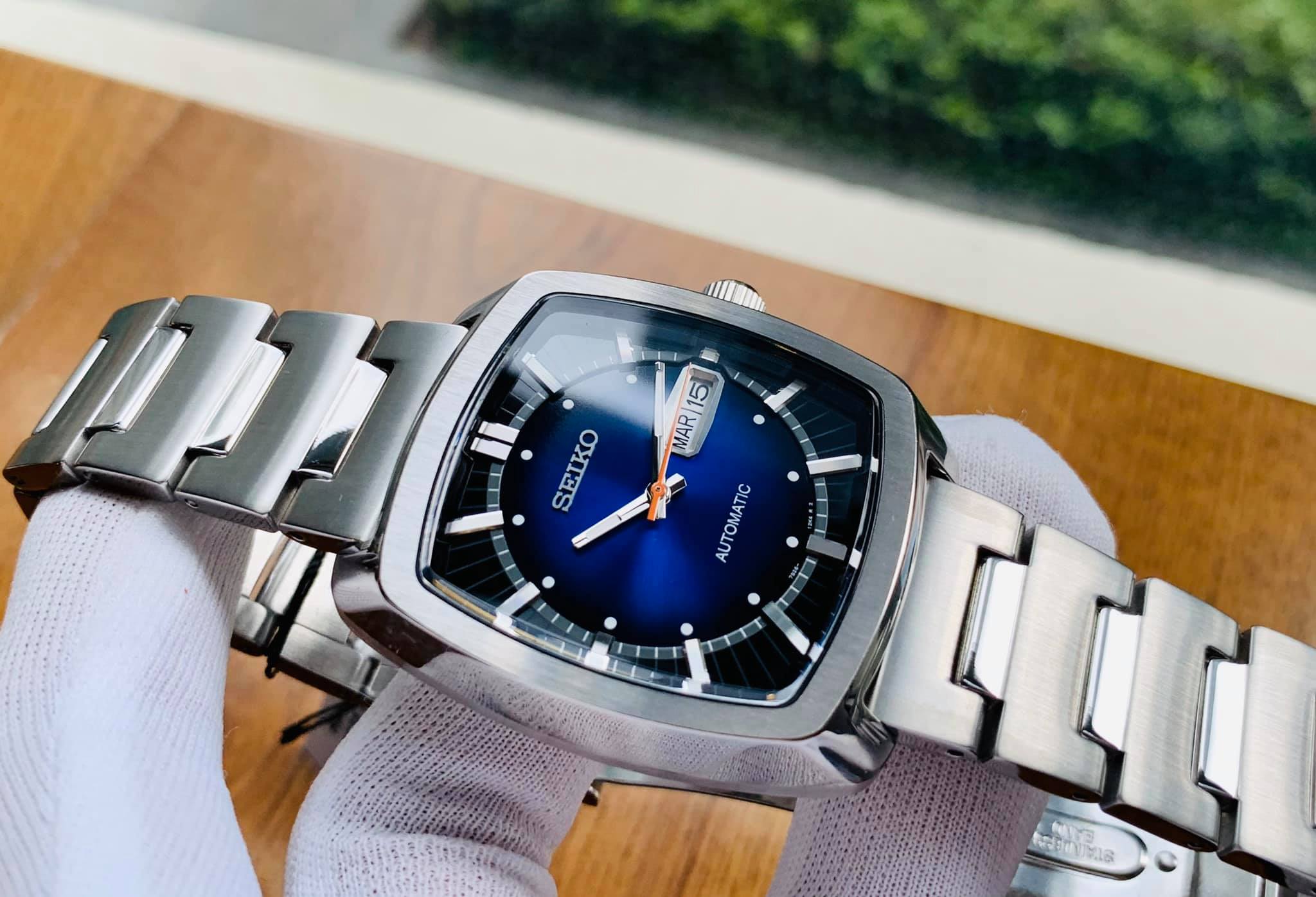 Đồng hồ nam Seiko SNKP23 RECRAFT thiết kế mạnh mẽ với mặt vuông nam tính -  Benwatchs chuyên cung cấp đồng hồ chính hãng giá tốt