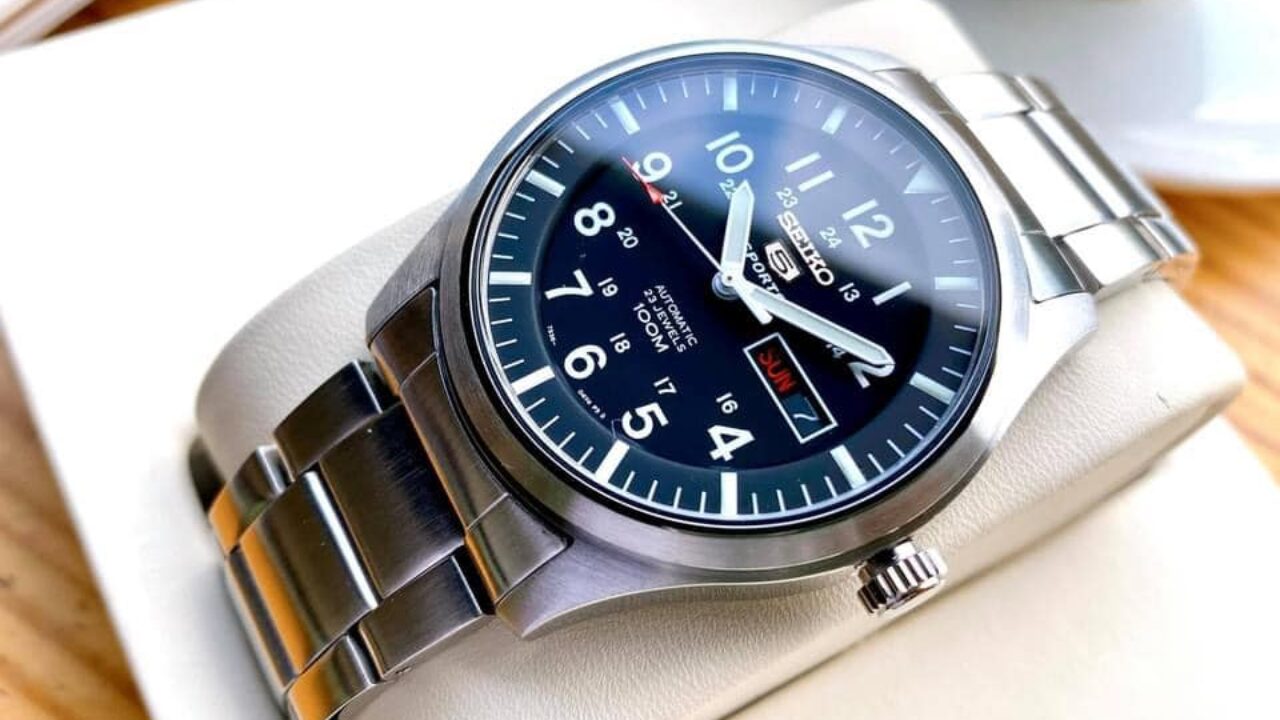 Đồng hồ nam: HÃY LÀ THUỶ QUÂN LỤC CHIẾN SEIKO5 SNZG13K1 dòng thể thao -  Benwatchs chuyên cung cấp đồng hồ chính hãng giá tốt