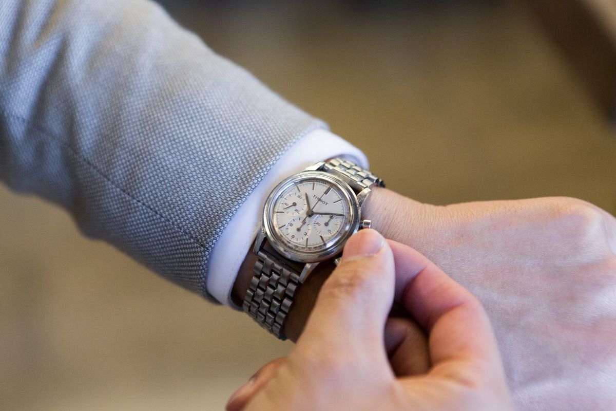 Đồng hồ Tissot cổ điển thép không gỉ Chronograph